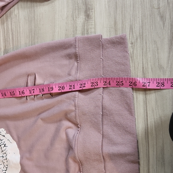 Lilac distressed skull sweater - Picture 12 of 15